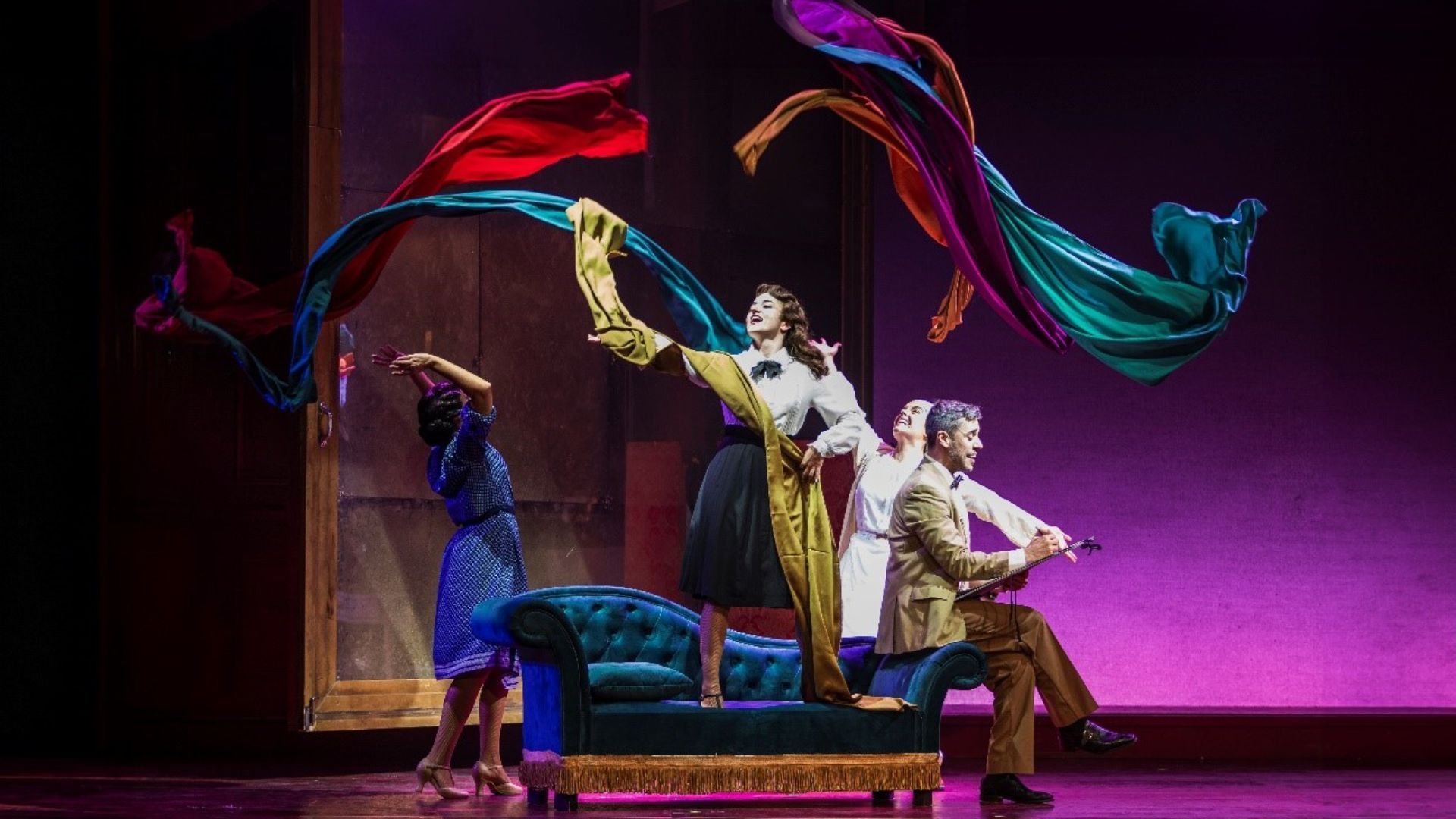 El tiempo entre costuras, el musical