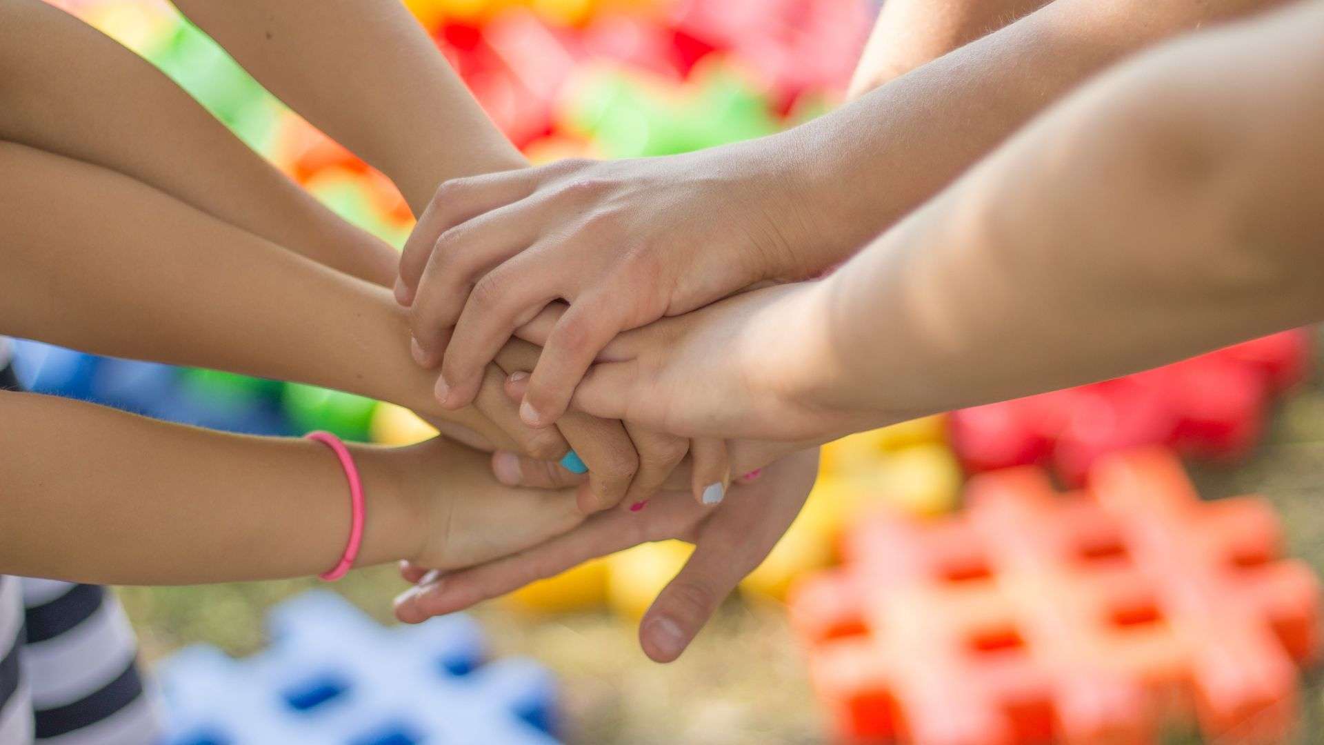 Niños en un talleter